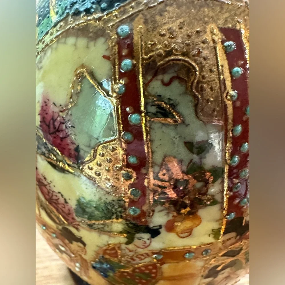 Vintage Hand-Painted Satsuma Egg | Gold Gilt Japanese Porcelain | Geisha Design